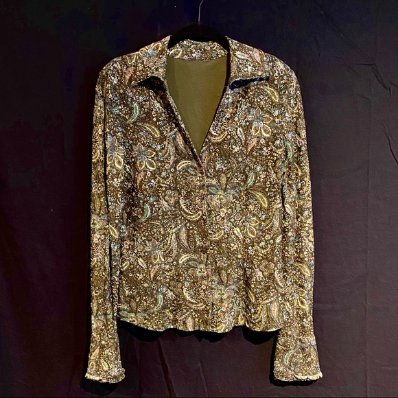 Woman’s size 6 paisley blouse - long sleeves with small ruffle at cuffs. - Picture 1 of 6
